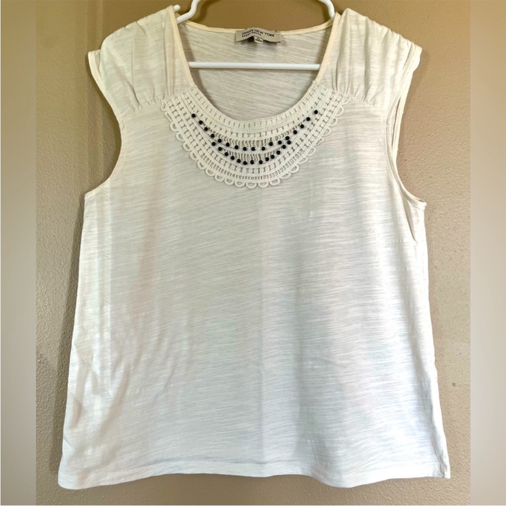 Jones New York Rounded Neckline Sleeveless Top. Women’s size Large Petite